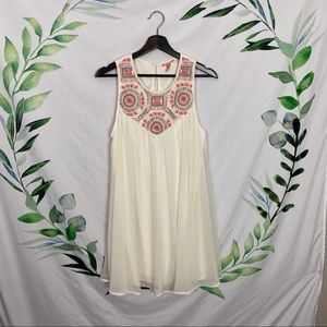 $10 CLOSET SALE❗️Chelsea & Violet Embroidered Dress